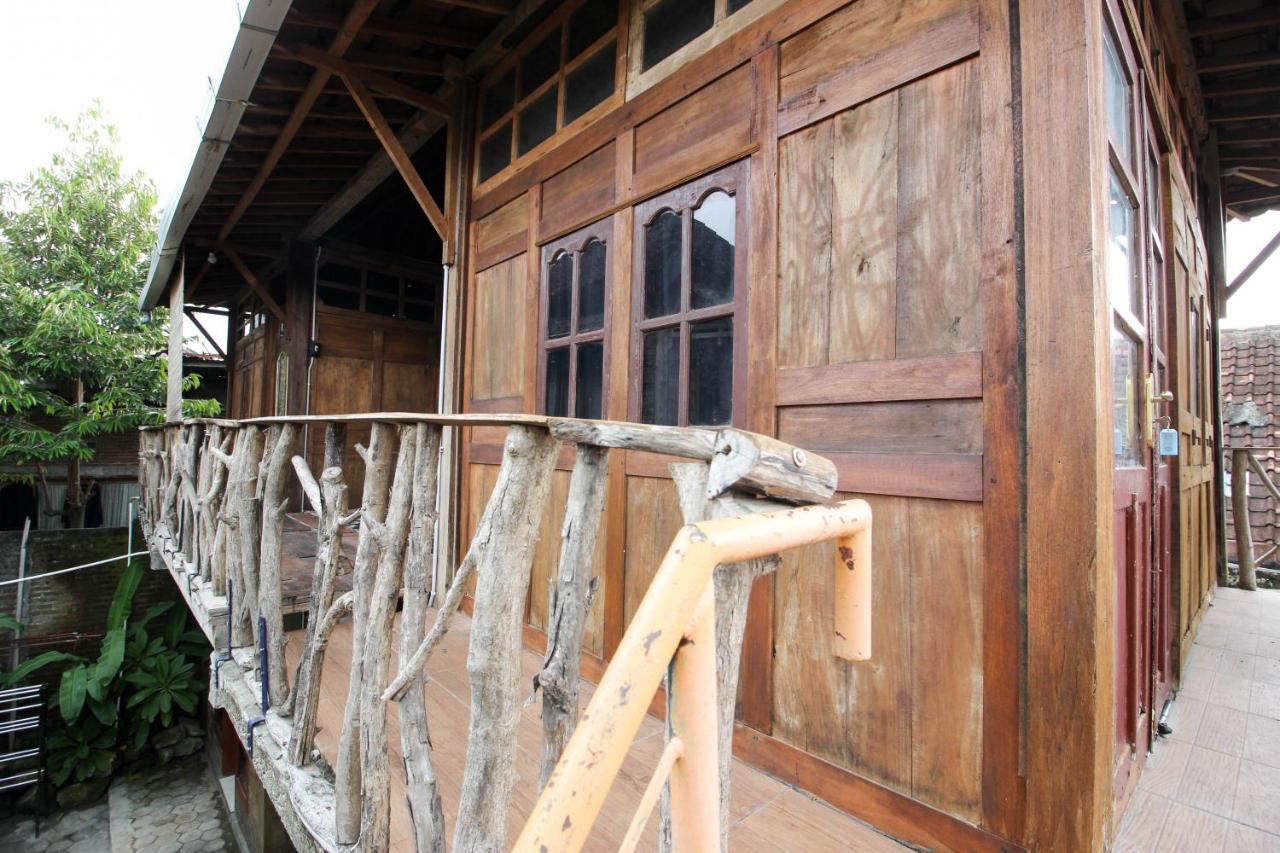 RedDoorz near Rumah Sakit Wirosaban Salakan Bagian luar foto