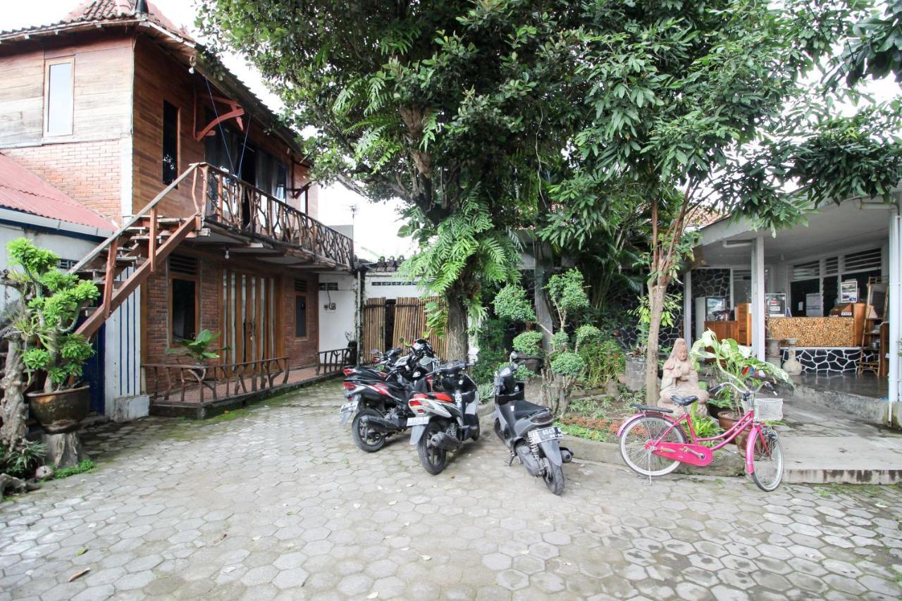 RedDoorz near Rumah Sakit Wirosaban Salakan Bagian luar foto