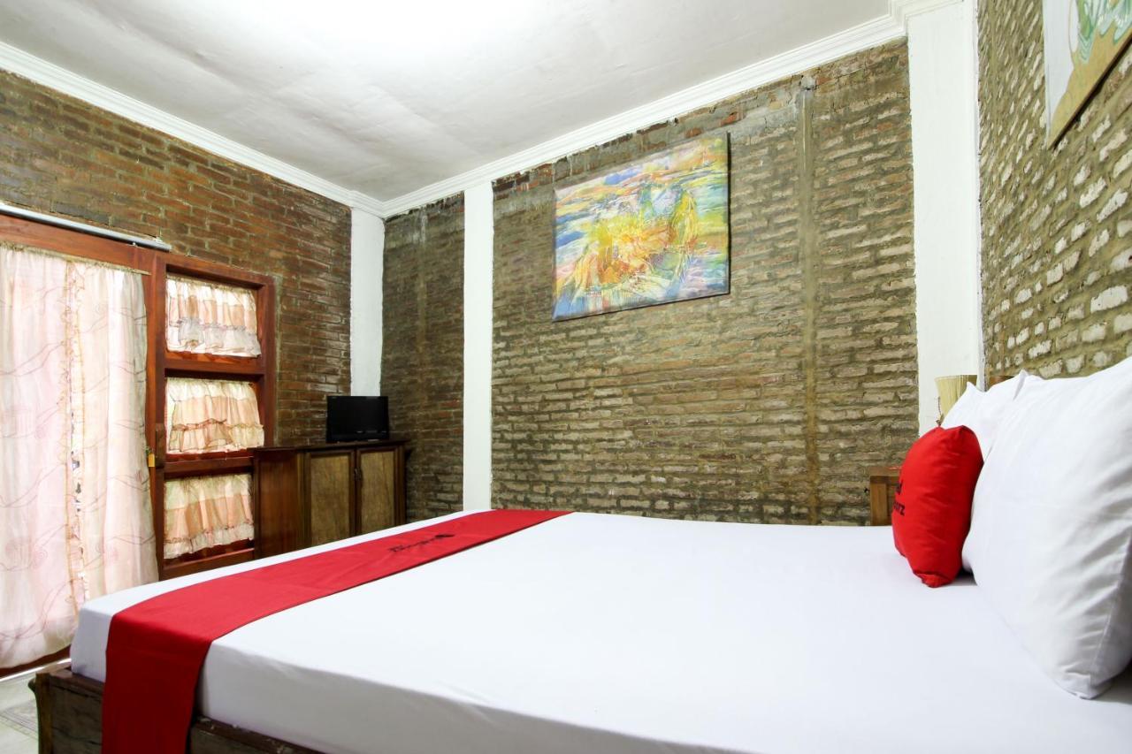 RedDoorz near Rumah Sakit Wirosaban Salakan Bagian luar foto