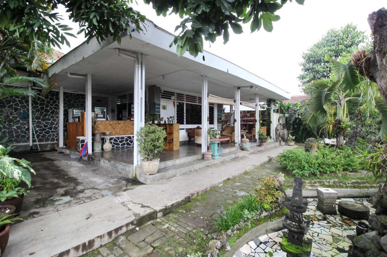 RedDoorz near Rumah Sakit Wirosaban Salakan Bagian luar foto