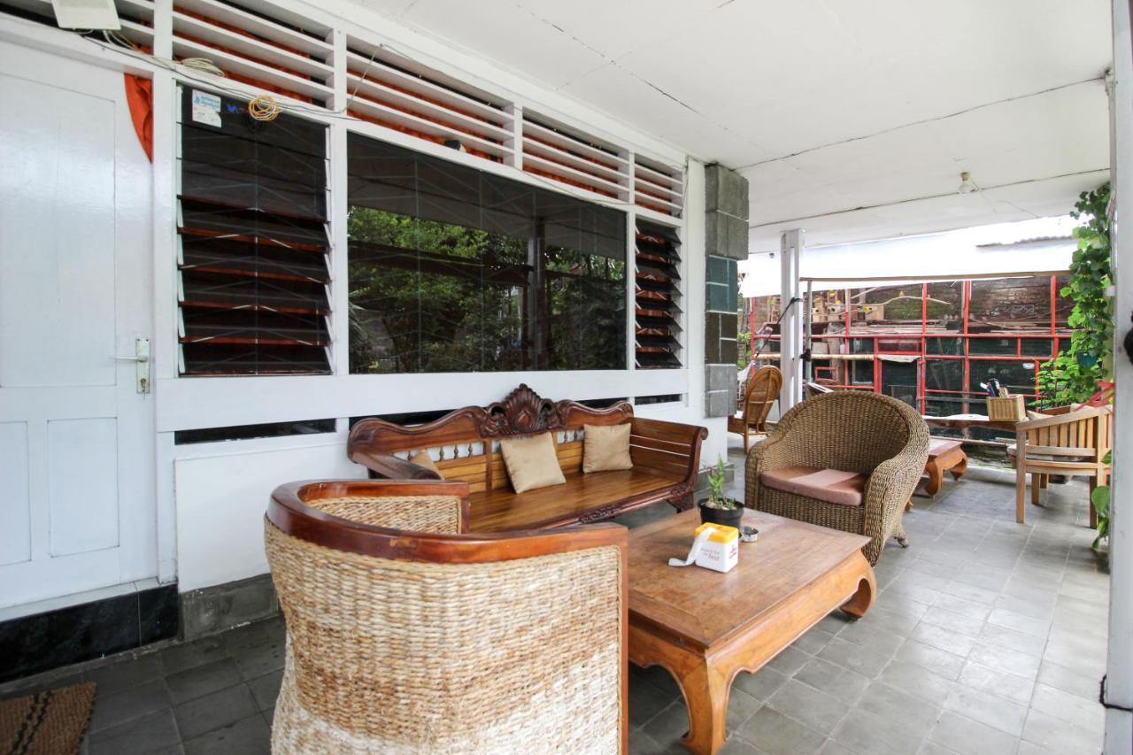 RedDoorz near Rumah Sakit Wirosaban Salakan Bagian luar foto