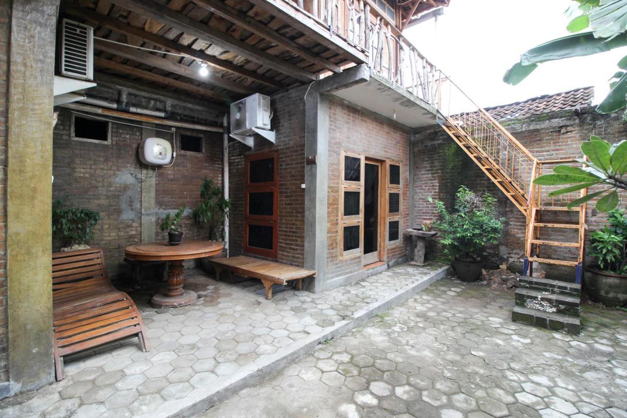 RedDoorz near Rumah Sakit Wirosaban Salakan Bagian luar foto
