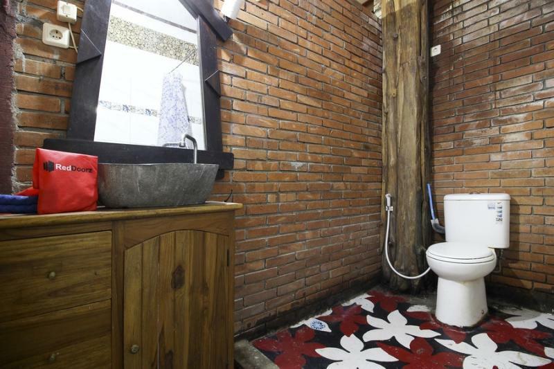 RedDoorz near Rumah Sakit Wirosaban Salakan Bagian luar foto
